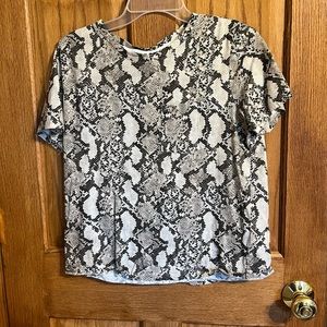 Women’s dress shirt size medium